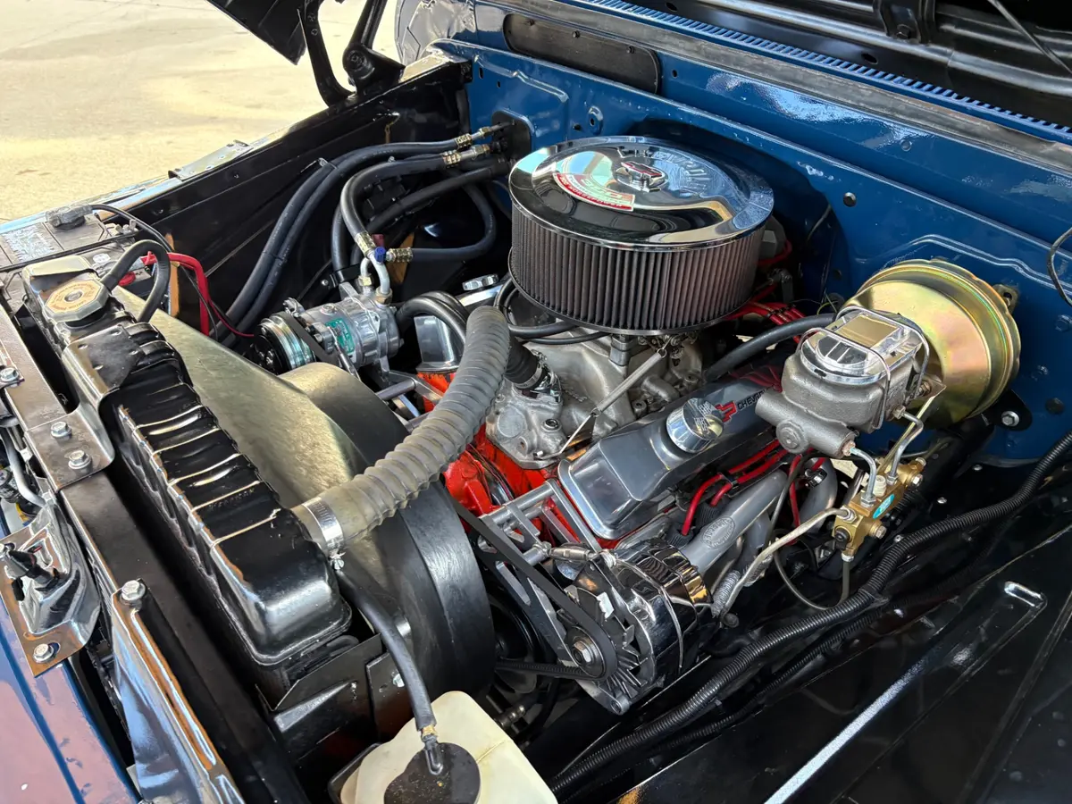 Vehicle photo 29
