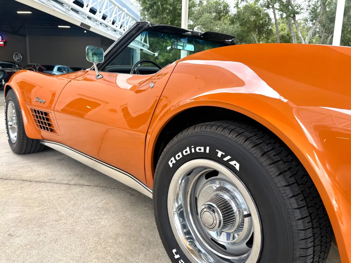Vehicle photo 14