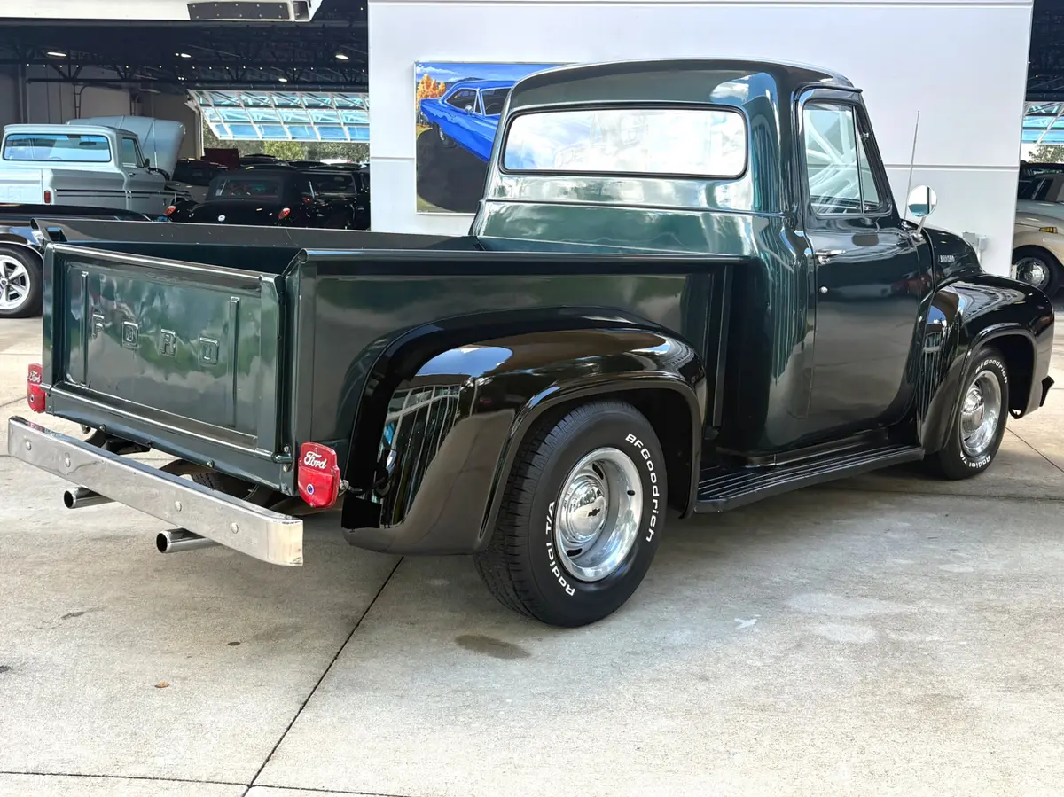 Vehicle photo 6