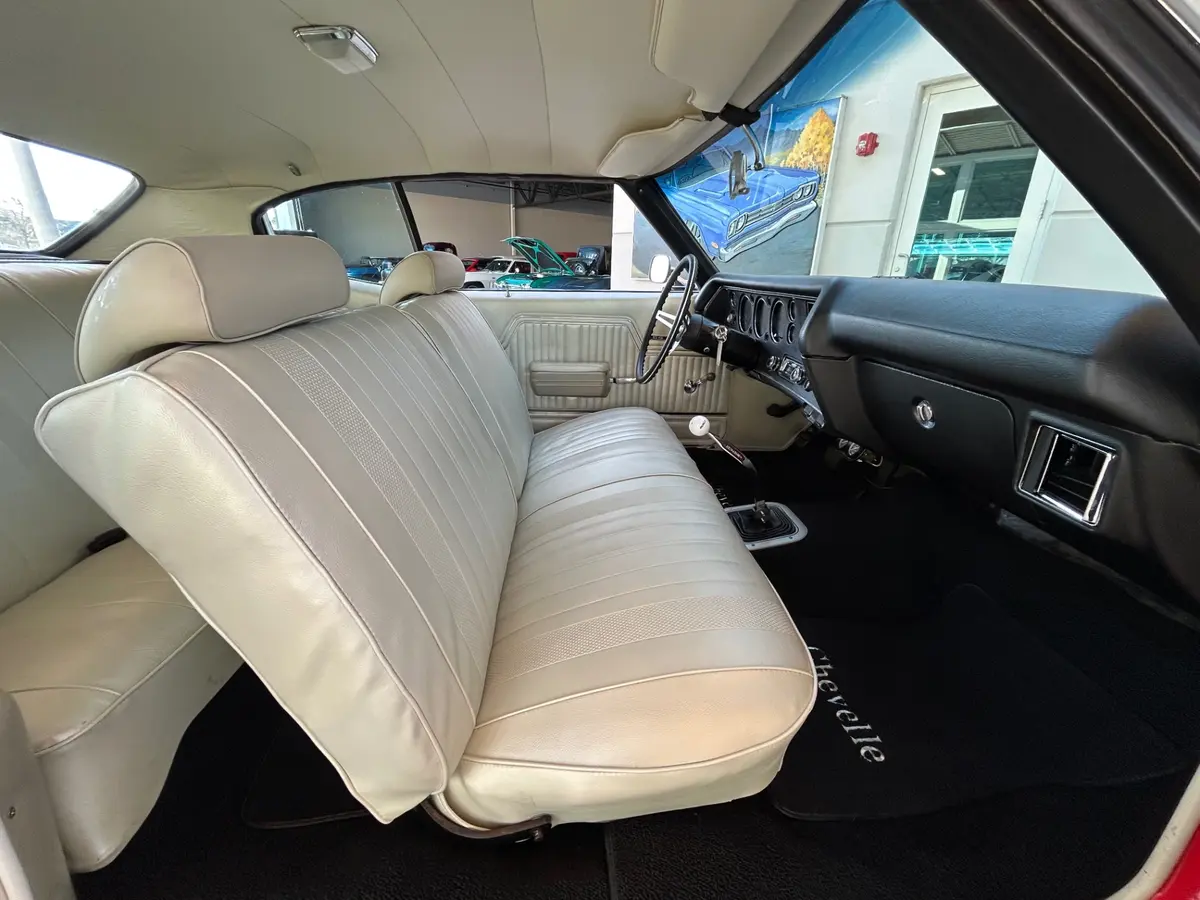 Vehicle photo 37