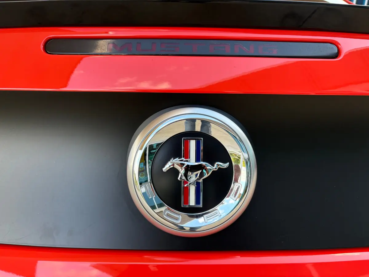 Vehicle photo 23