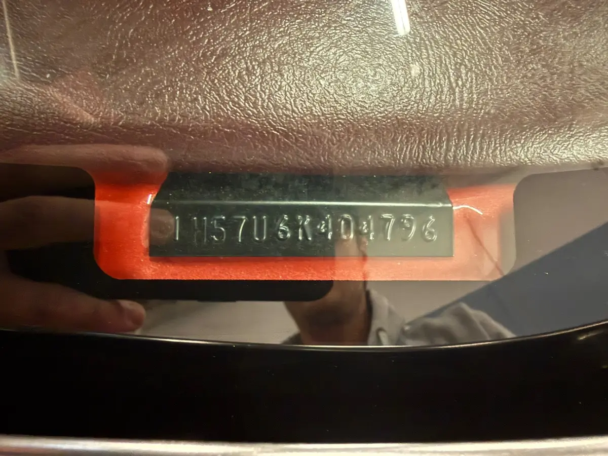 Vehicle photo 24