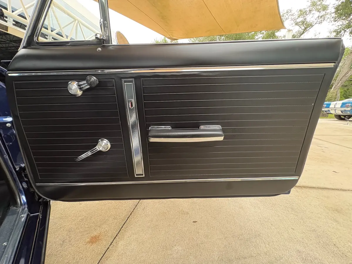 Vehicle photo 37
