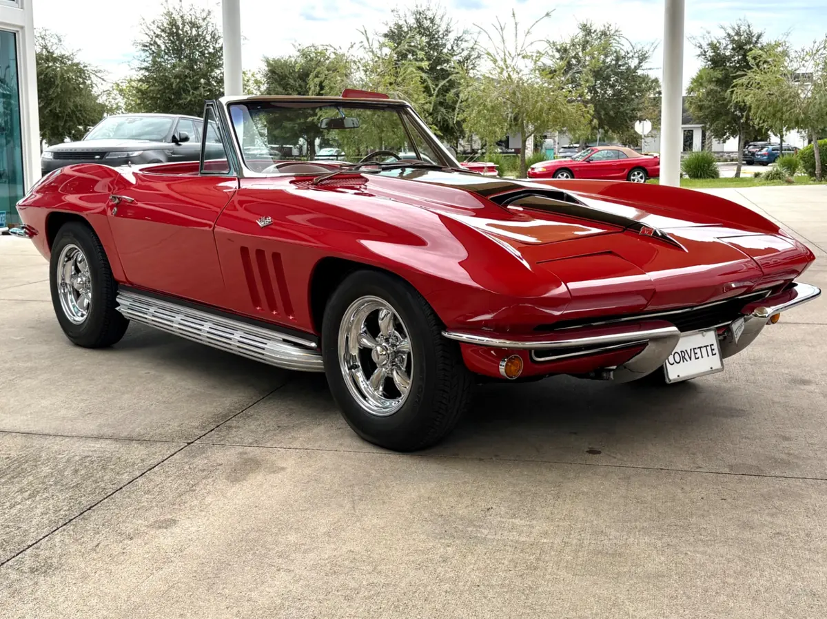Vehicle photo 5