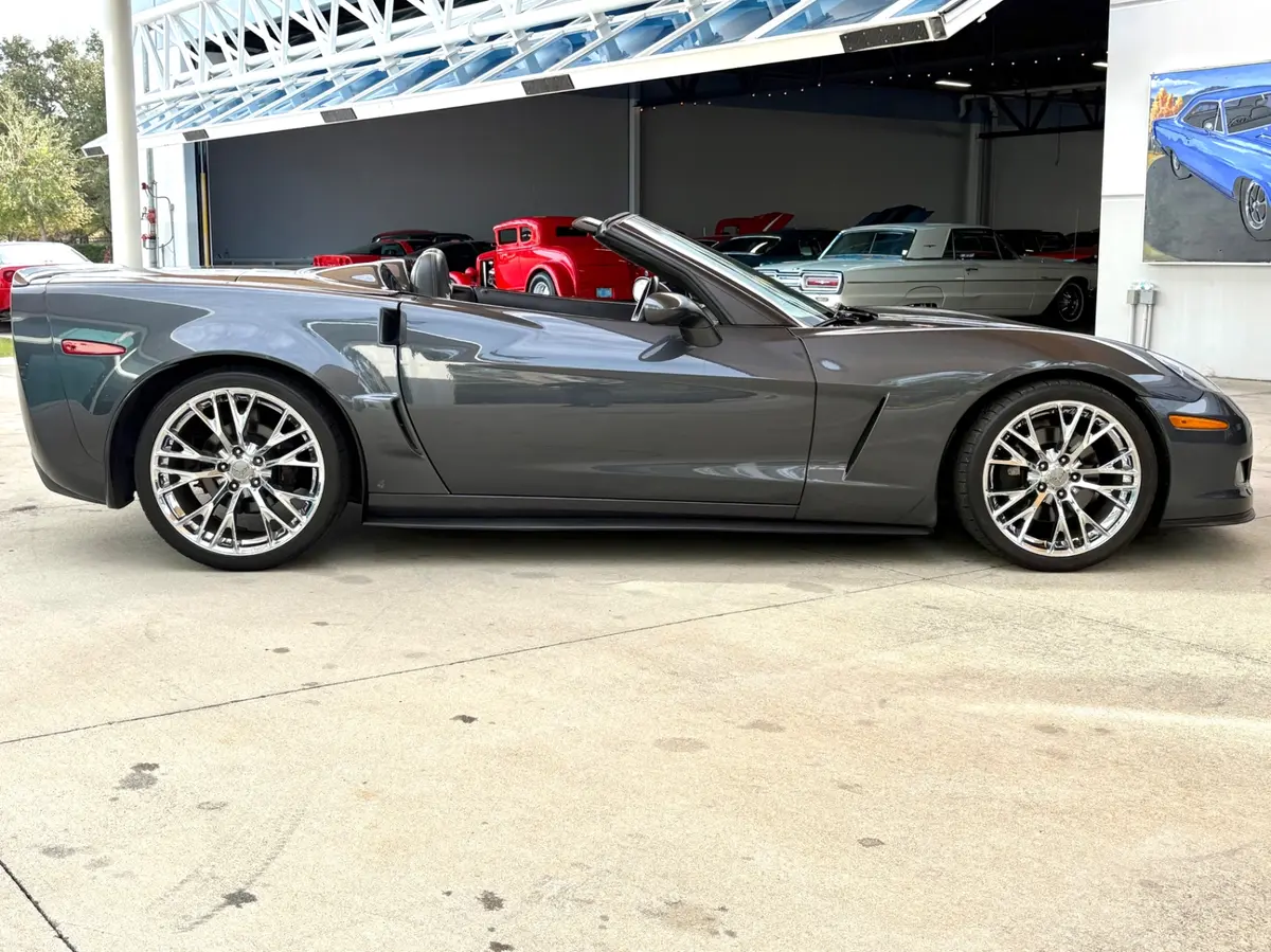Vehicle photo 5