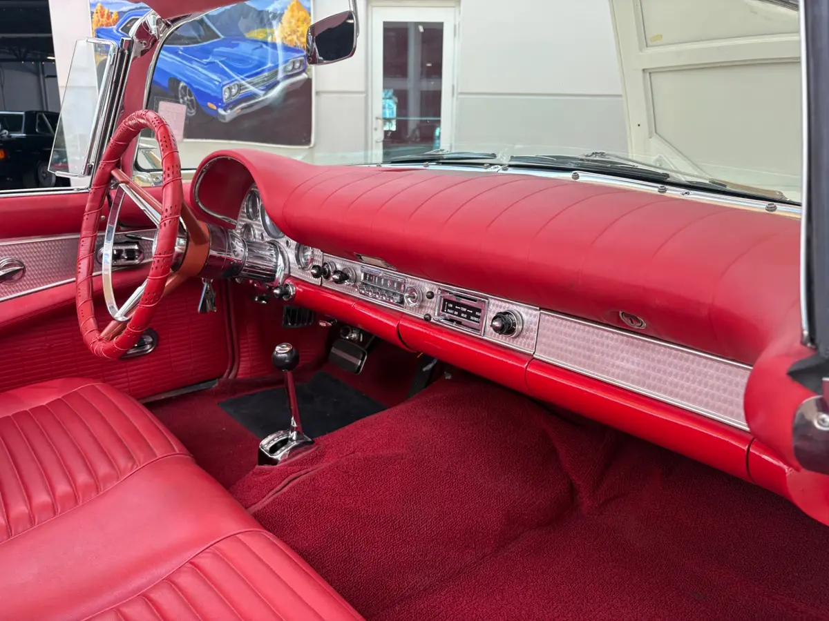 Vehicle photo 44