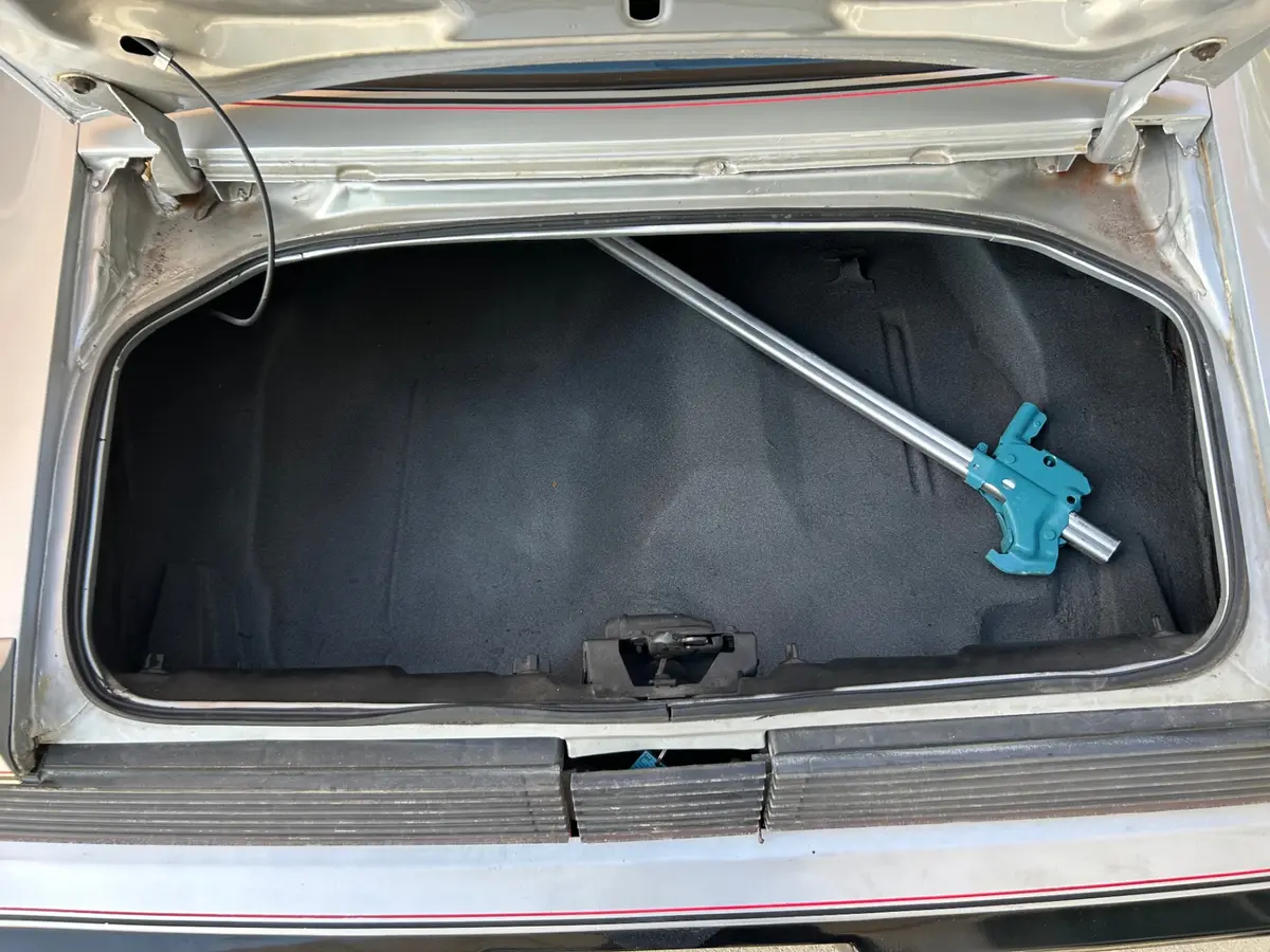 Vehicle photo 8