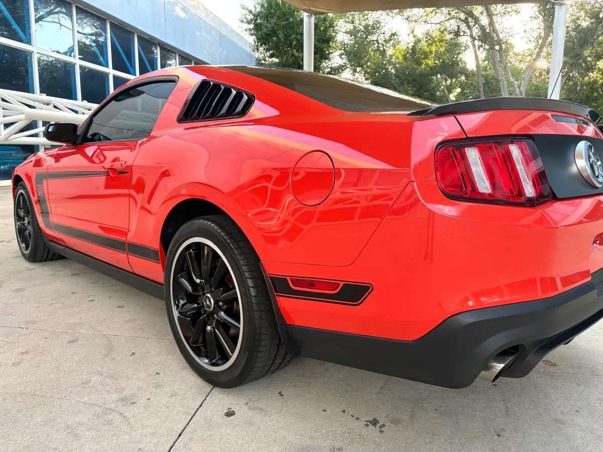Vehicle photo 15