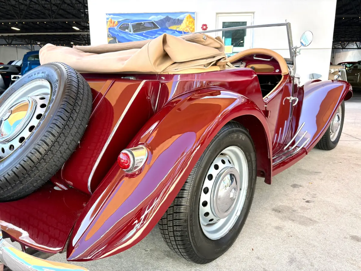 Vehicle photo 16