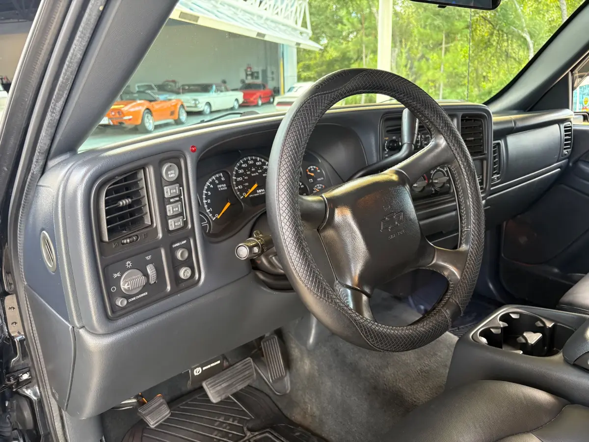 Vehicle photo 31