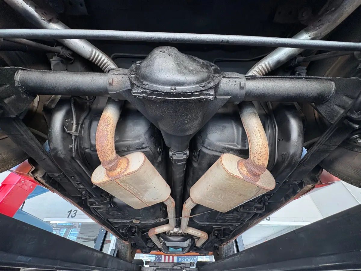 Vehicle photo 43