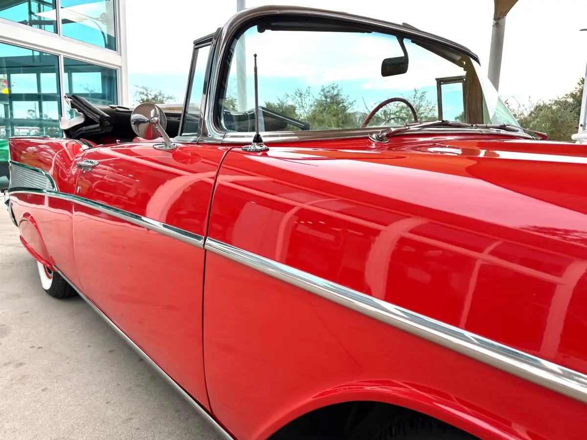 Vehicle photo 19