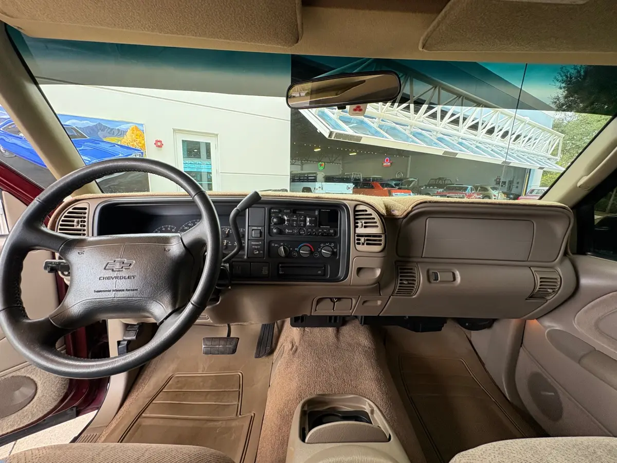 Vehicle photo 36