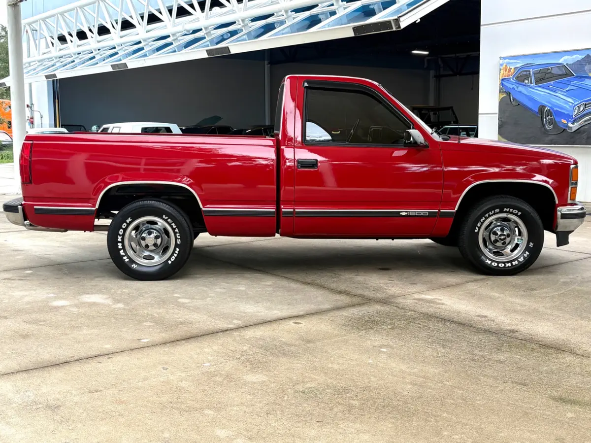 Vehicle photo 5