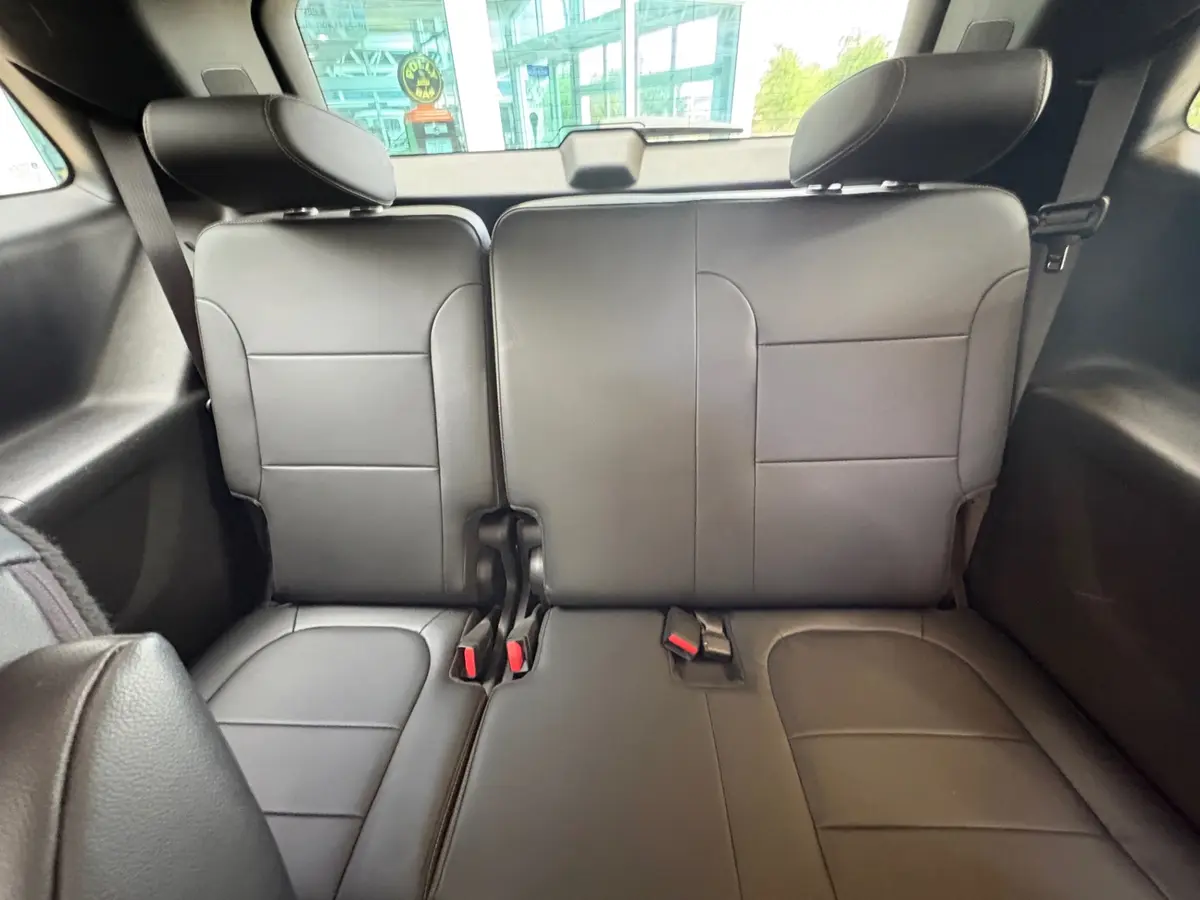Vehicle photo 38