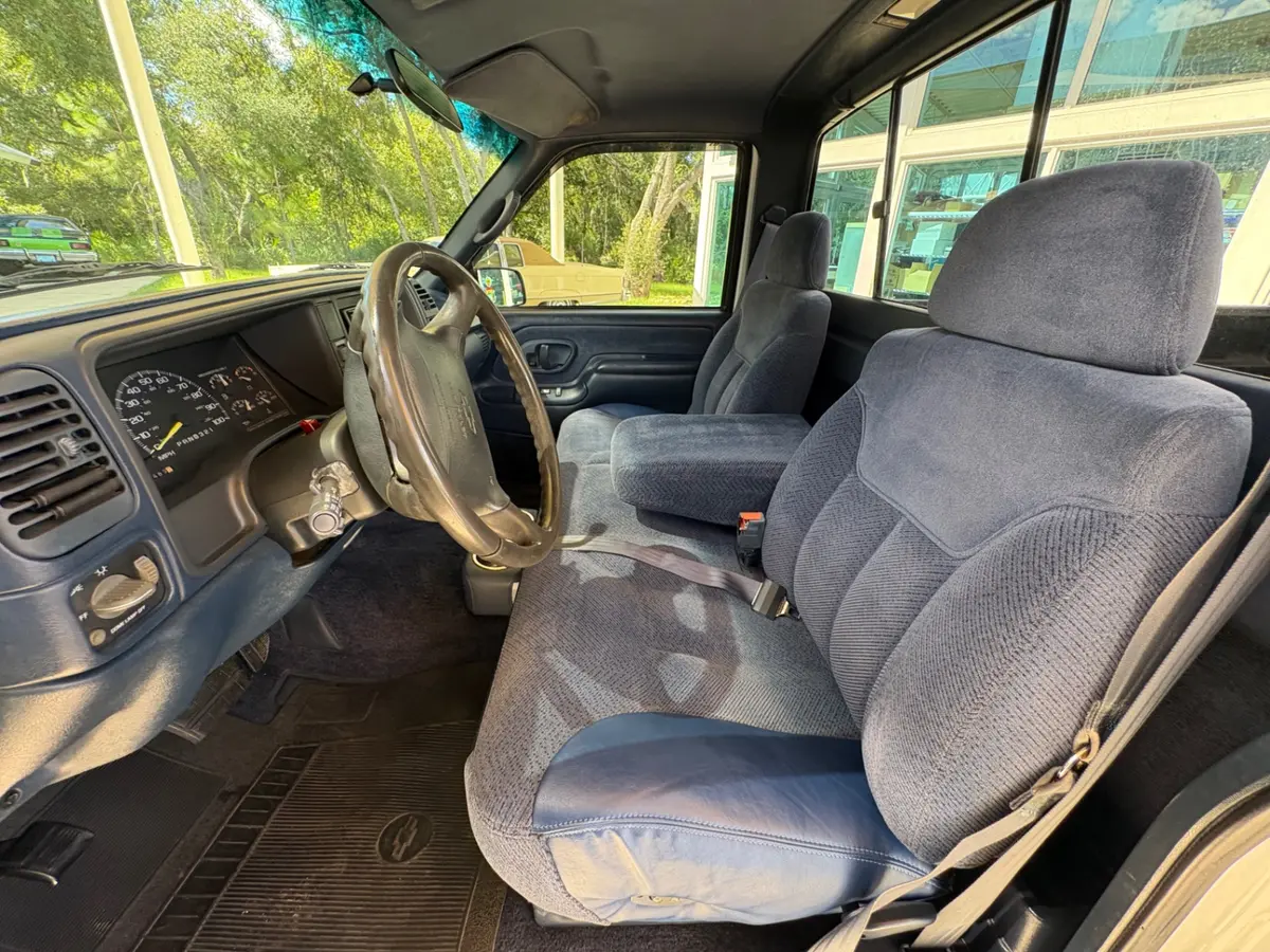 Vehicle photo 35