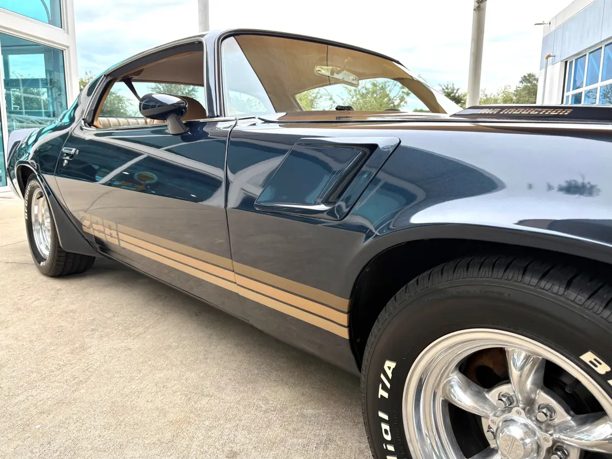Vehicle photo 18