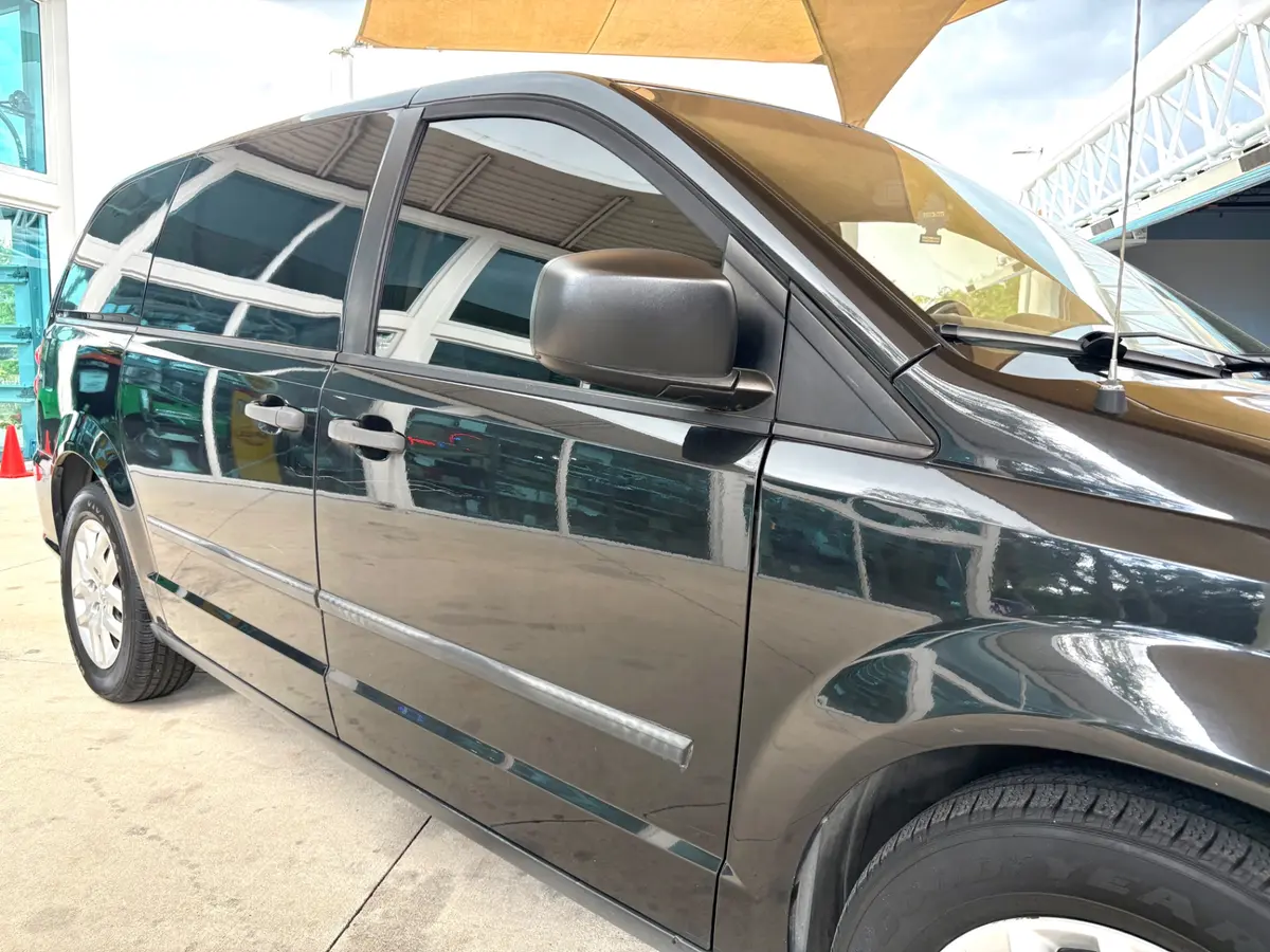 Vehicle photo 18