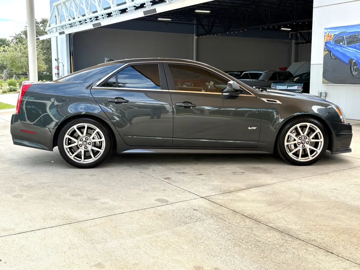 Vehicle photo 5