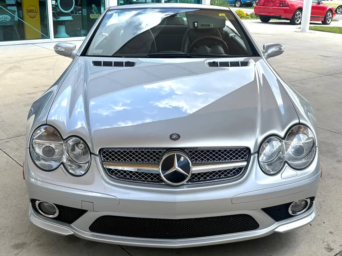 Vehicle photo 3