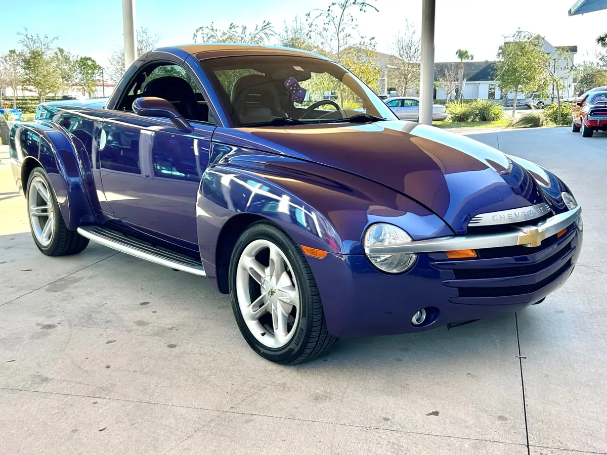 Vehicle photo 3