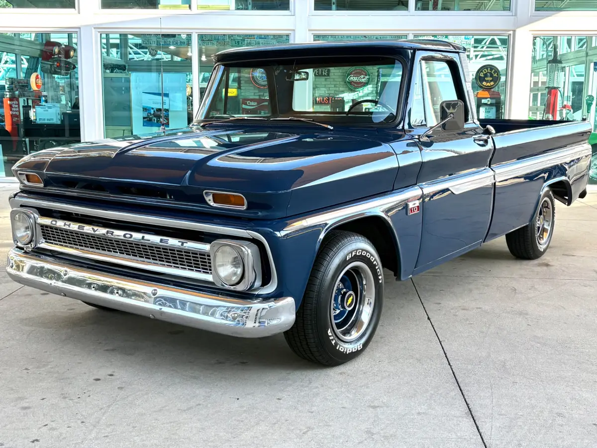 Vehicle photo 11