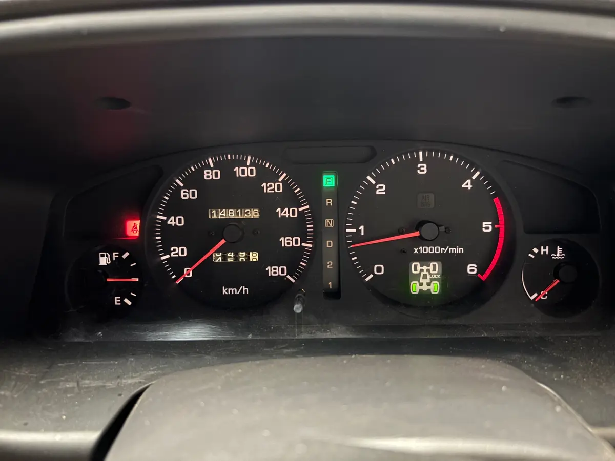 Vehicle photo 25