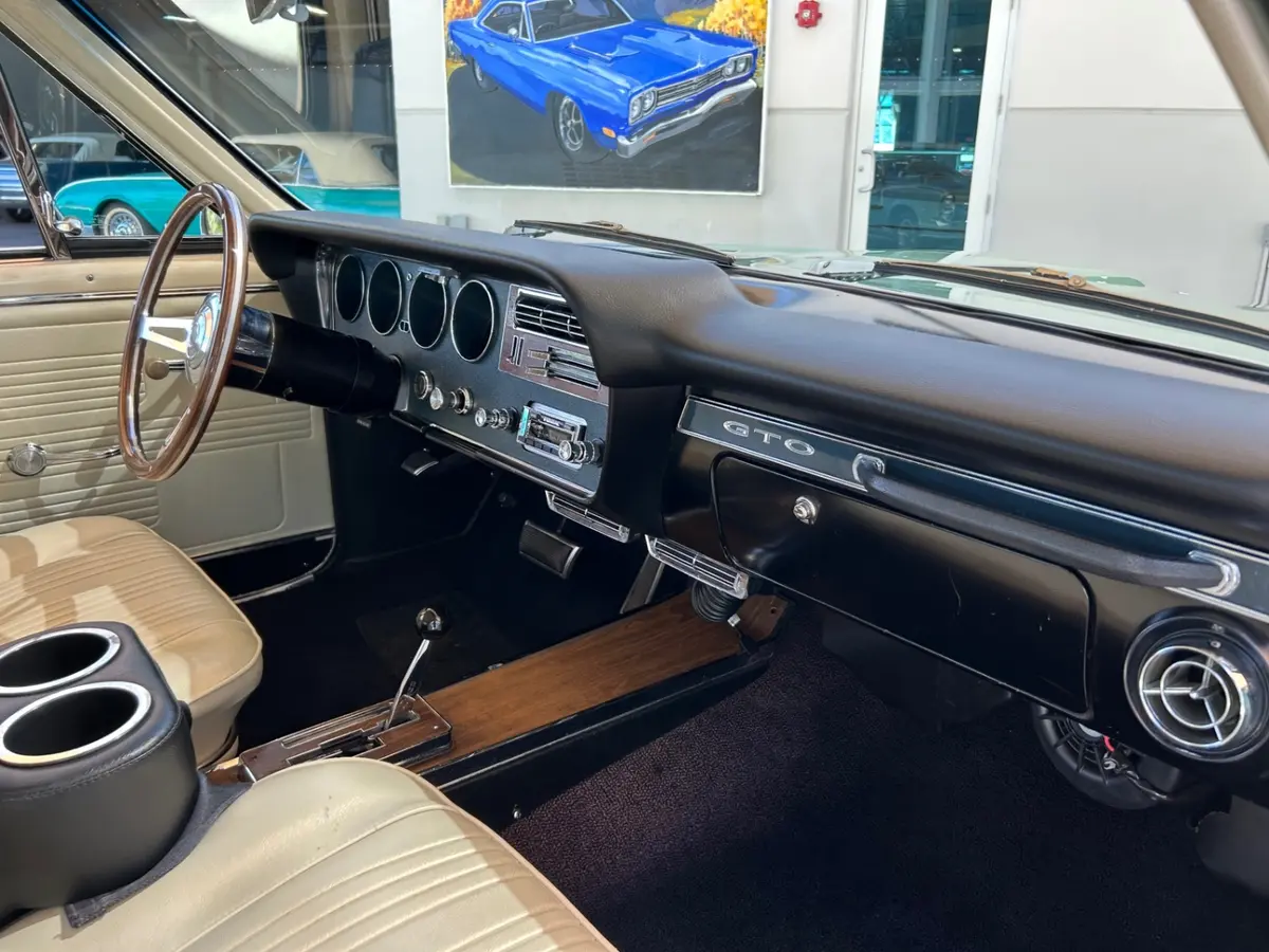 Vehicle photo 34