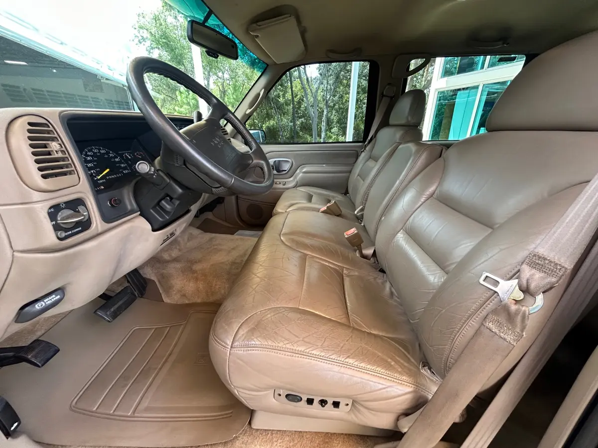 Vehicle photo 18