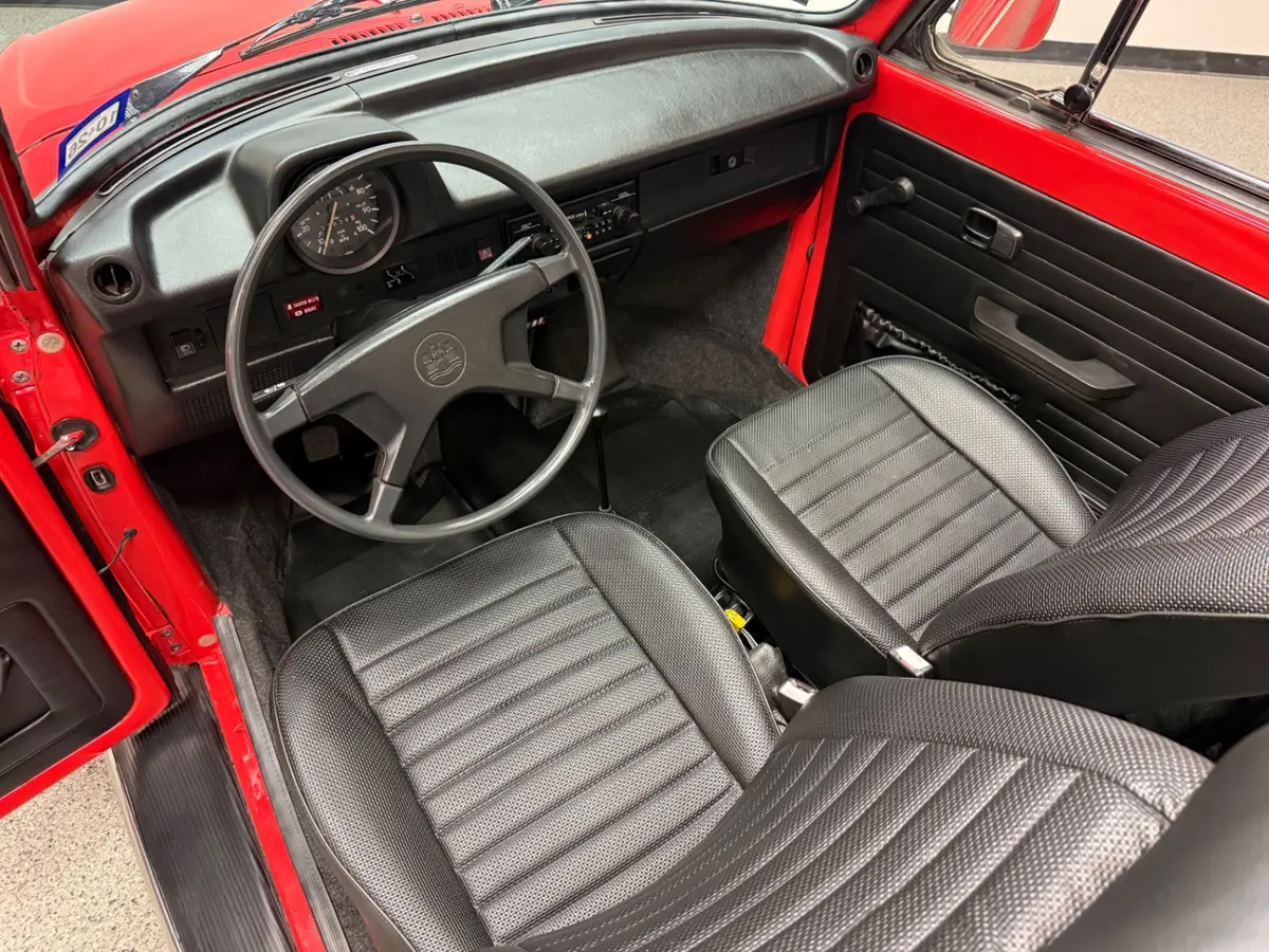 Vehicle photo 23