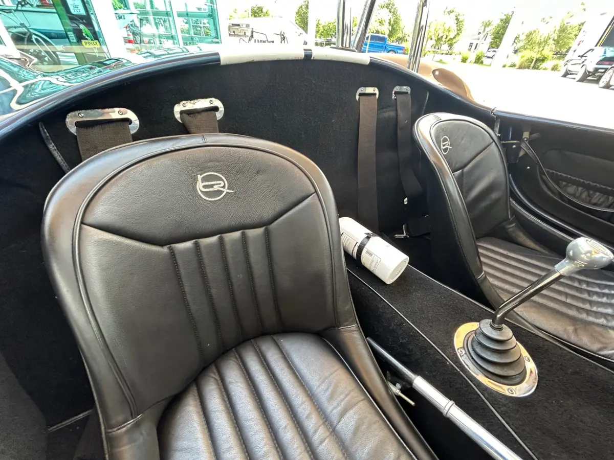 Vehicle photo 37