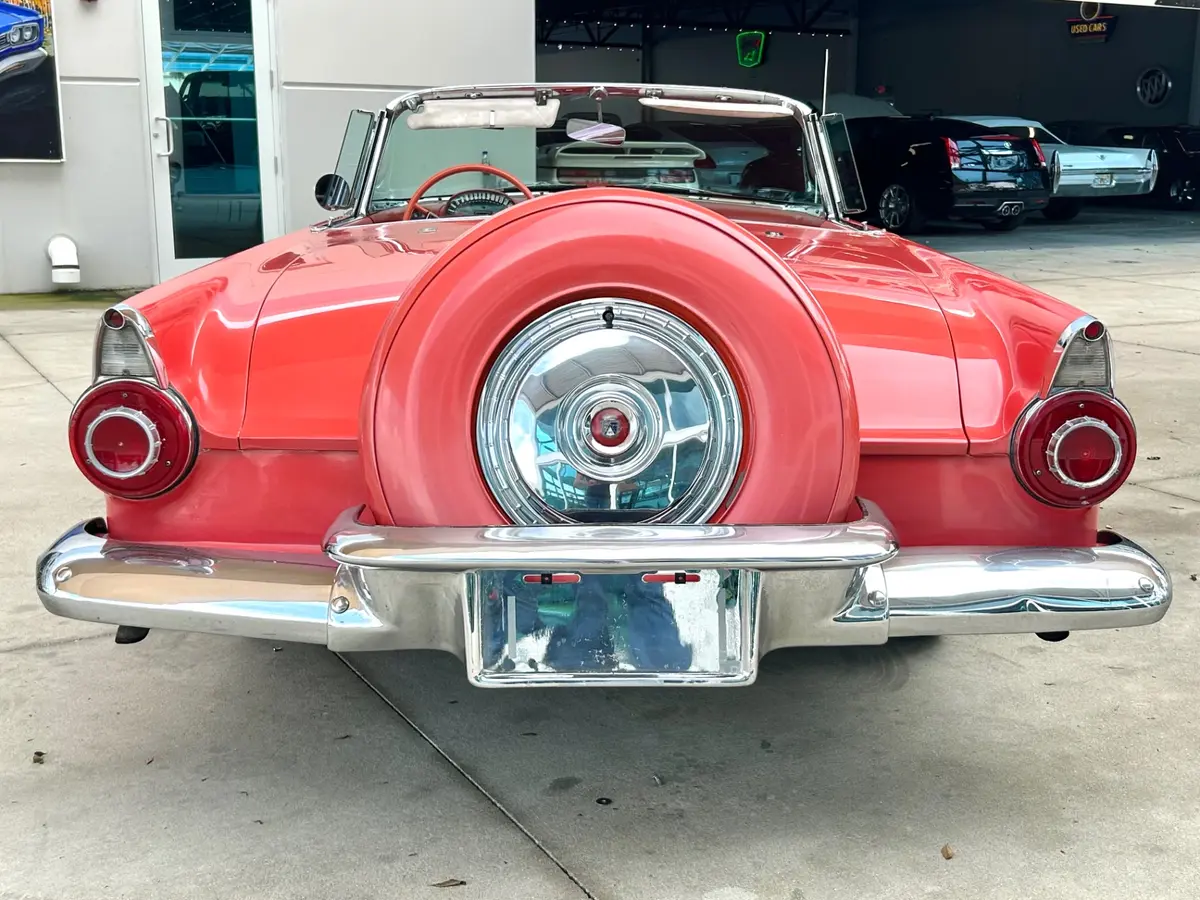 Vehicle photo 6