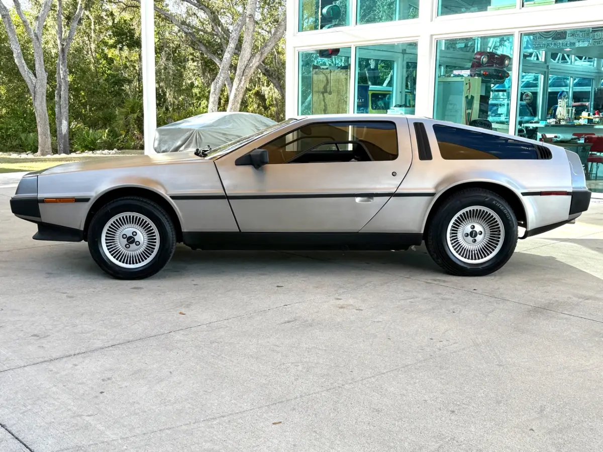 Vehicle photo 10