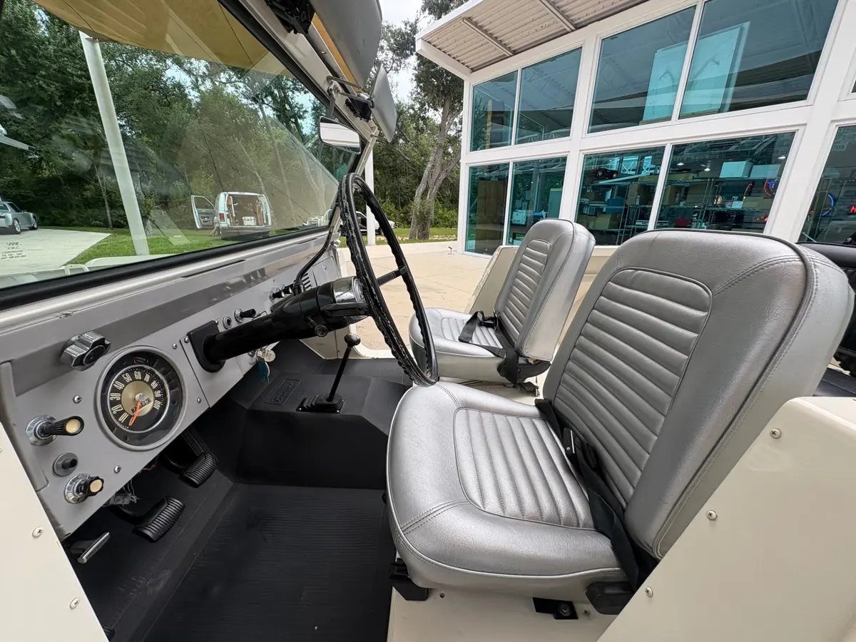 Vehicle photo 31