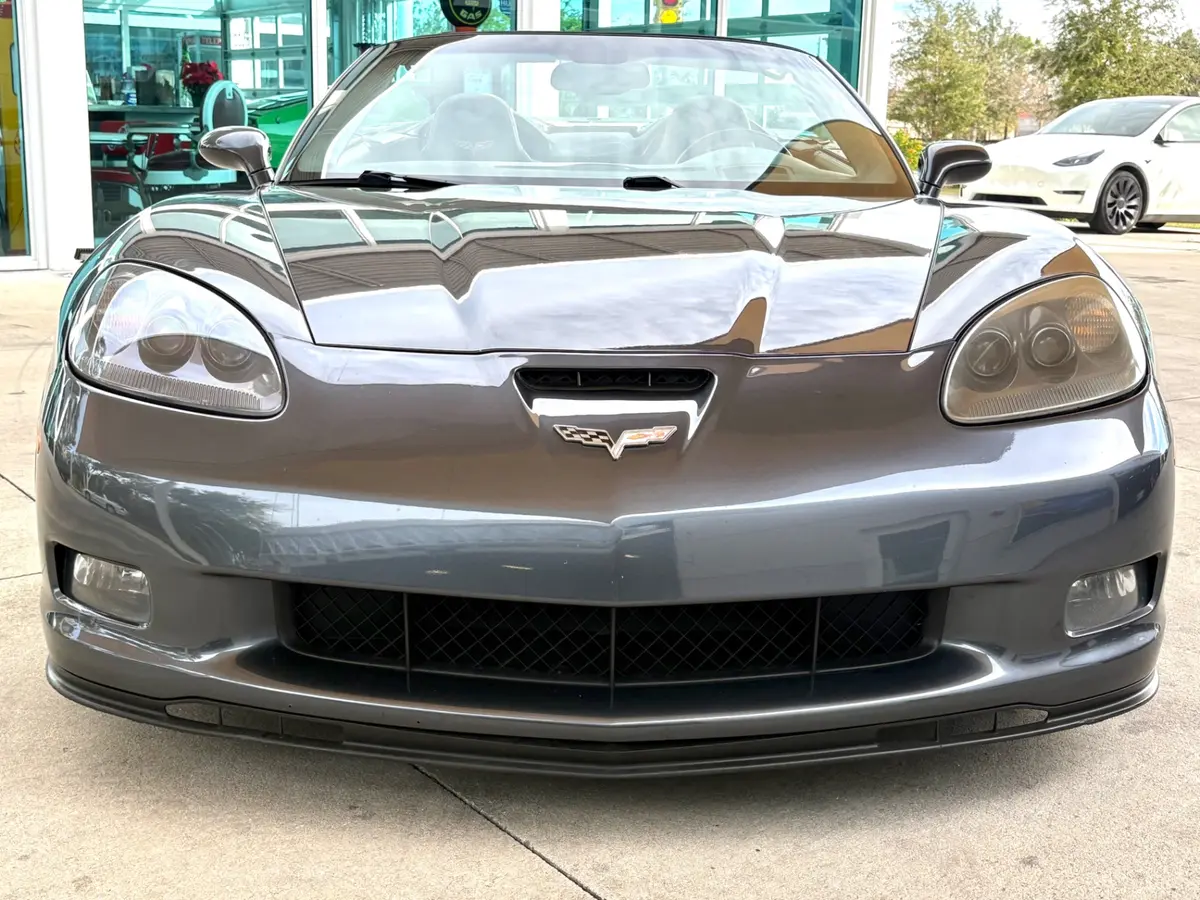 Vehicle photo 2