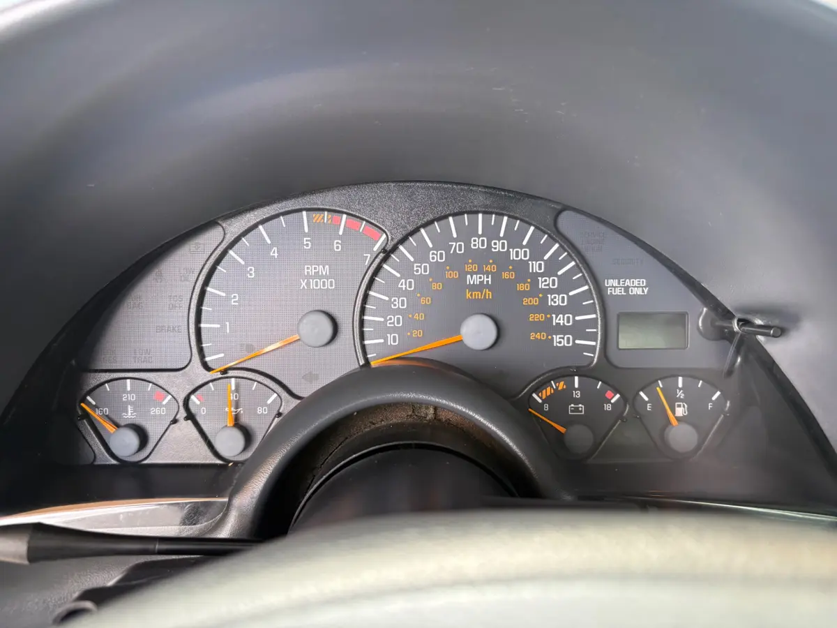 Vehicle photo 38