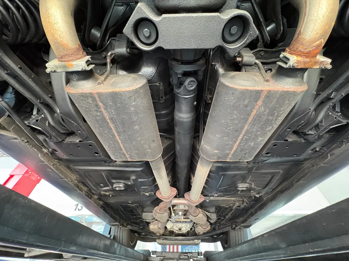 Vehicle photo 54