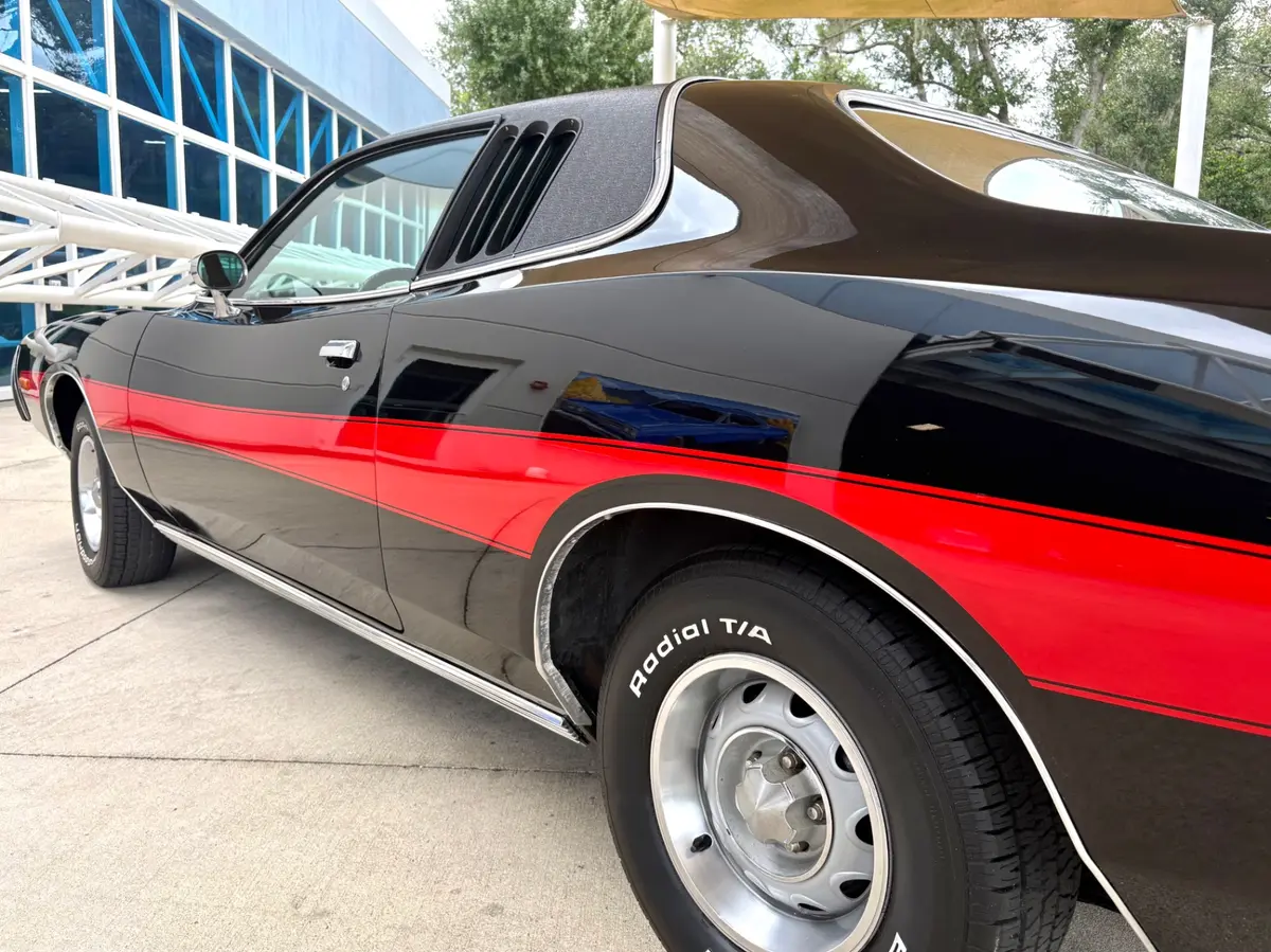 Vehicle photo 14