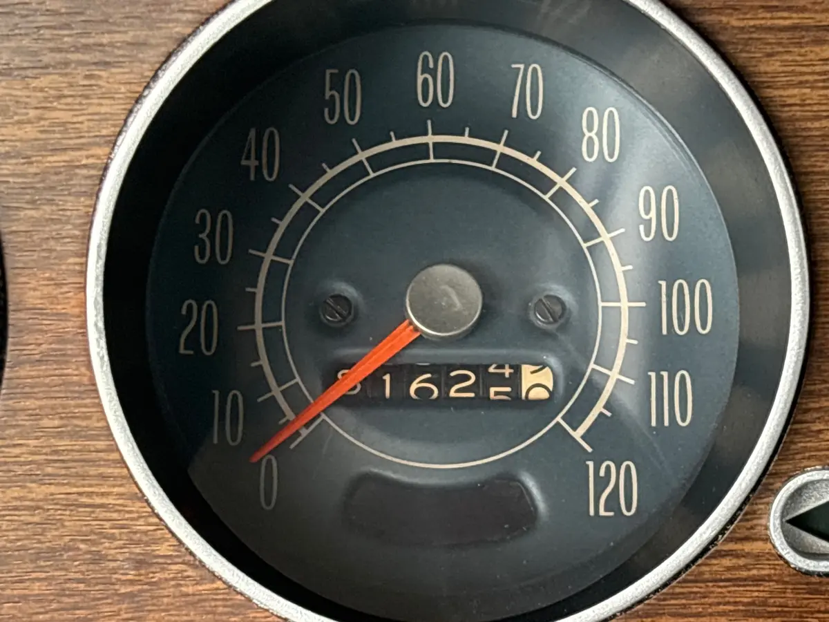 Vehicle photo 28