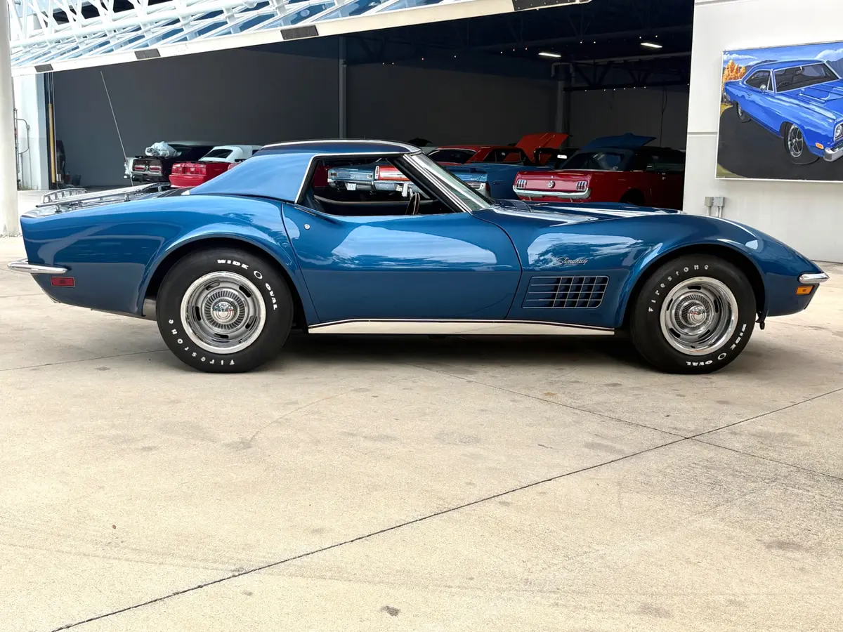 Vehicle photo 21