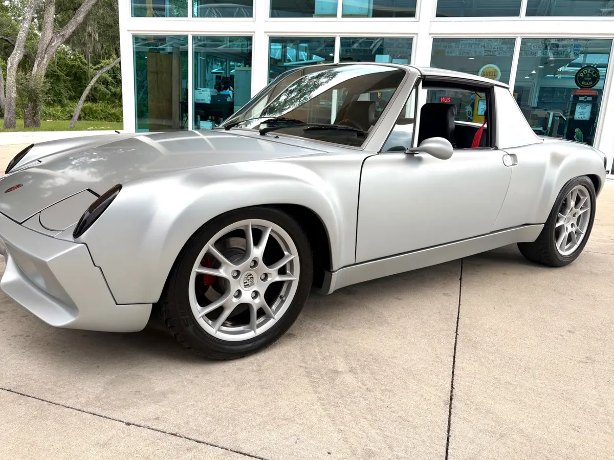 Vehicle photo 12