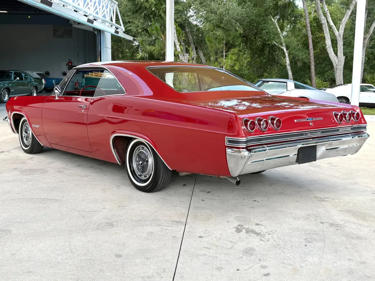Vehicle photo 9