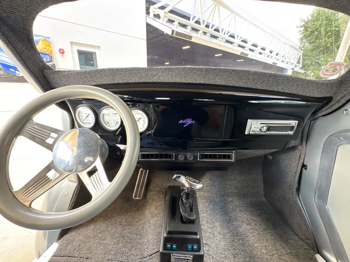 Vehicle photo 34