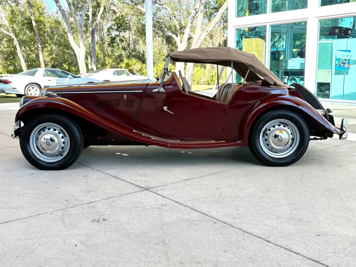 Vehicle photo 23