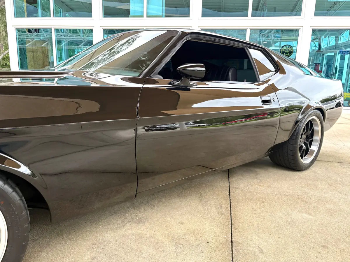 Vehicle photo 13