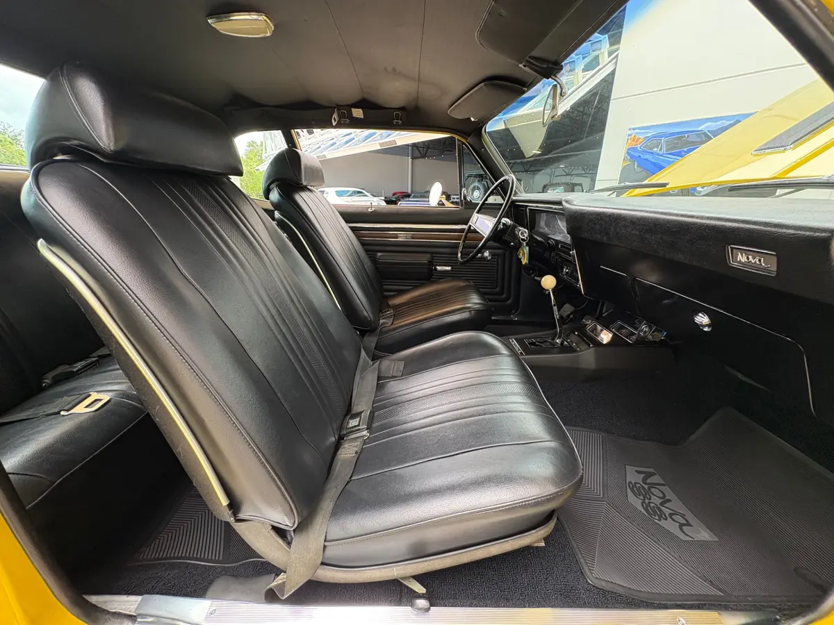 Vehicle photo 46