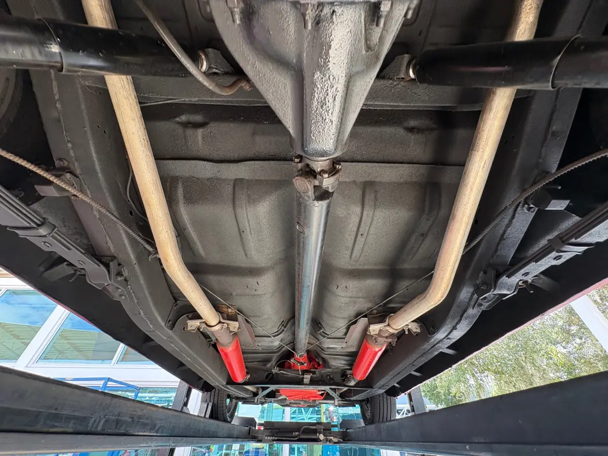 Vehicle photo 46
