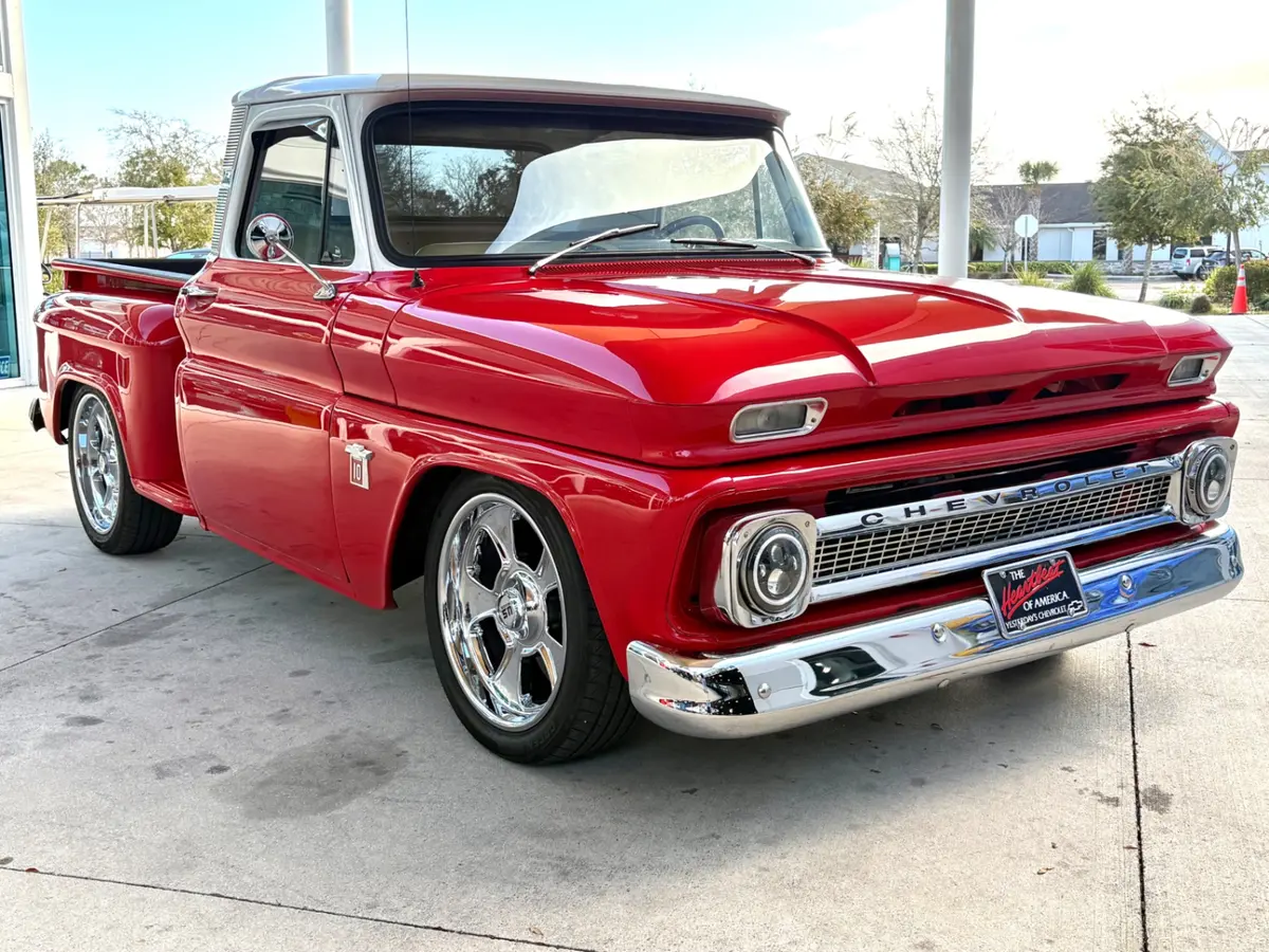 Vehicle photo 4