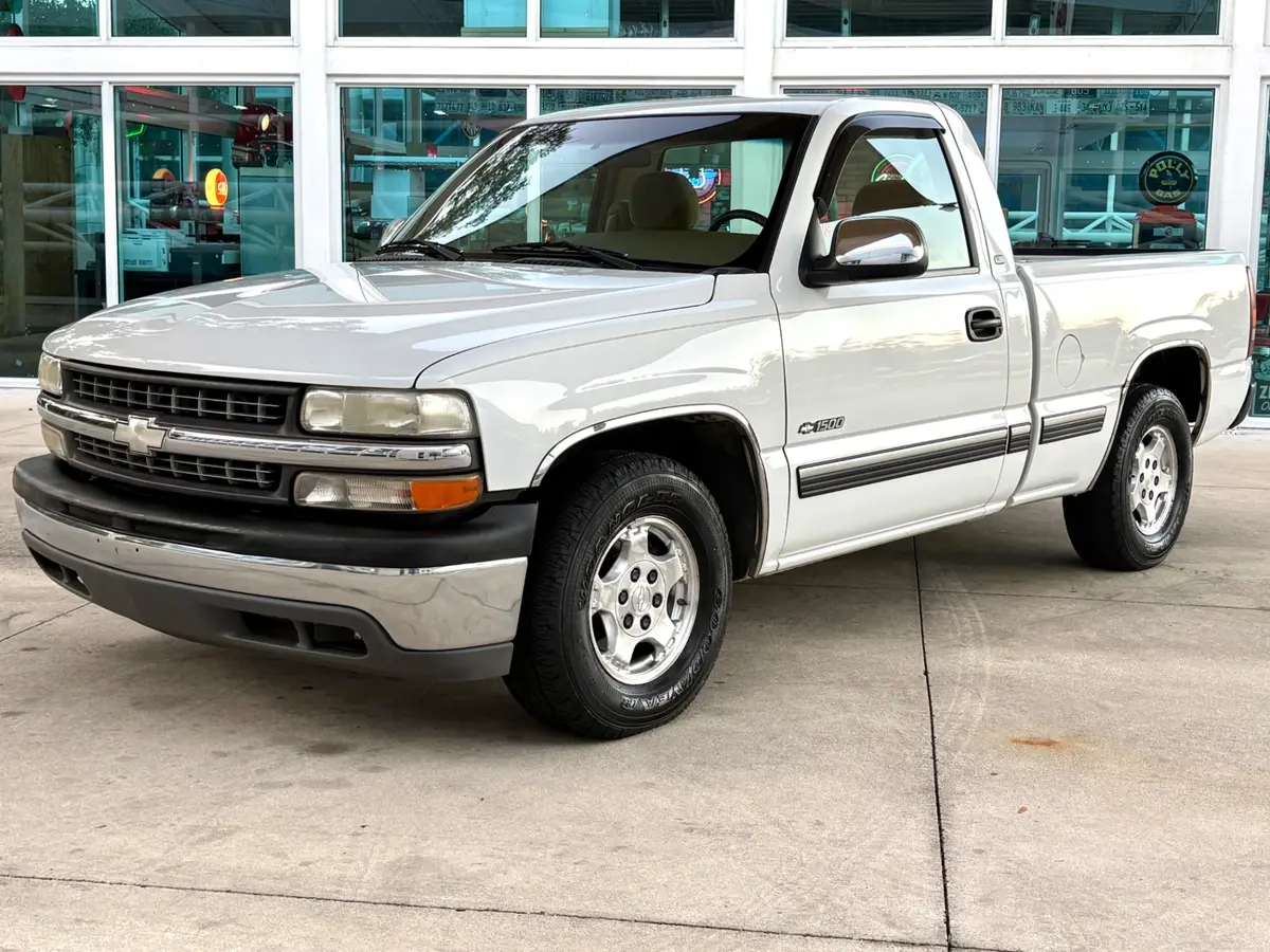 Vehicle photo 11