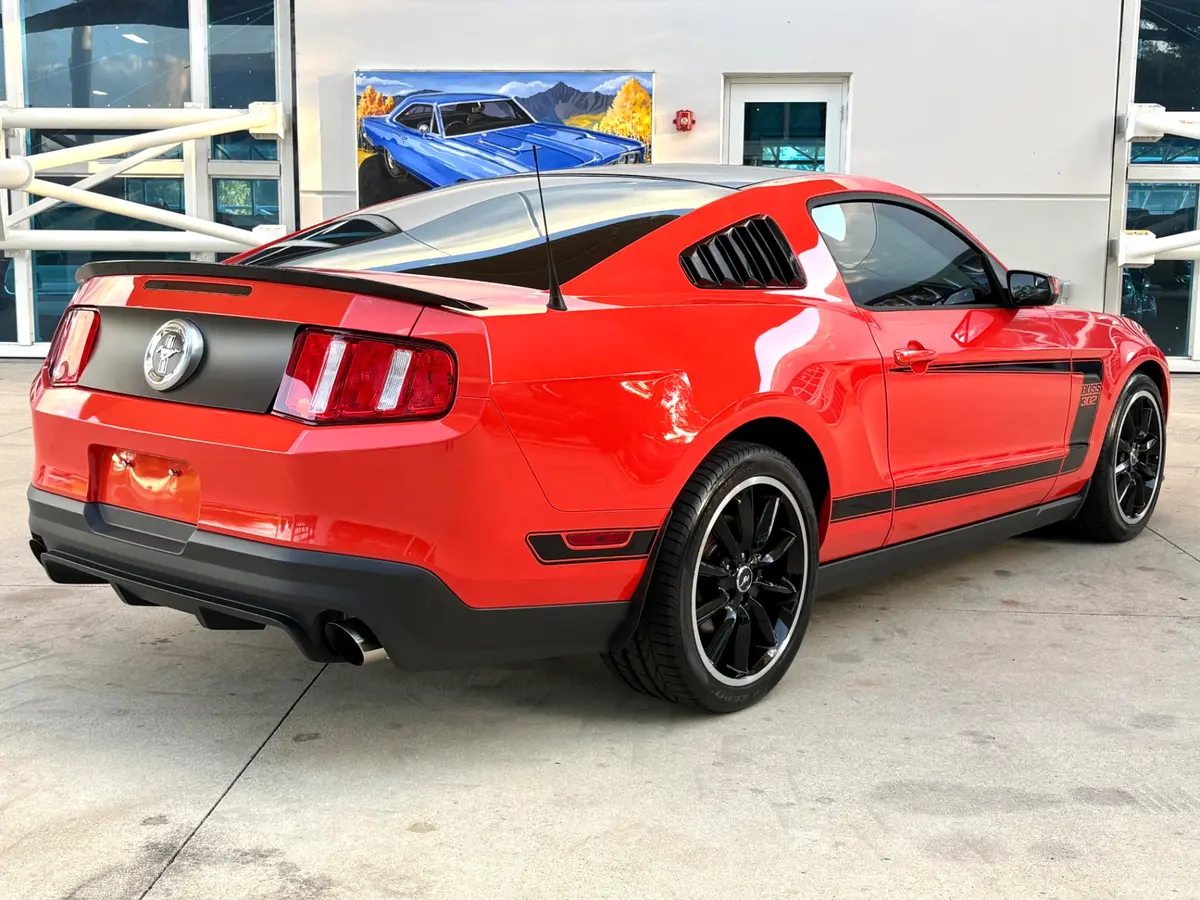Vehicle photo 6